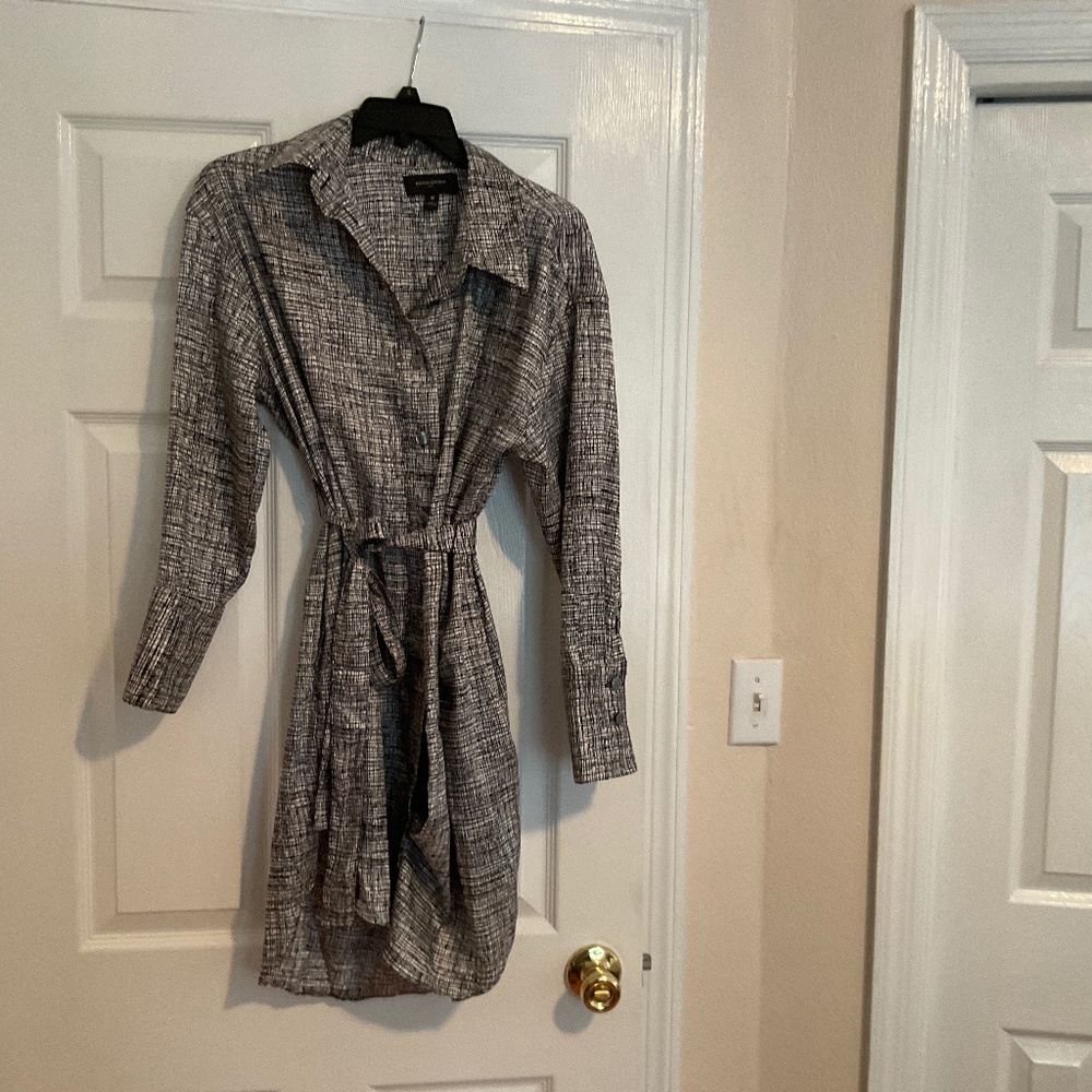 Ladies Banana Republic Factory size medium black/white self-tie shirt dress